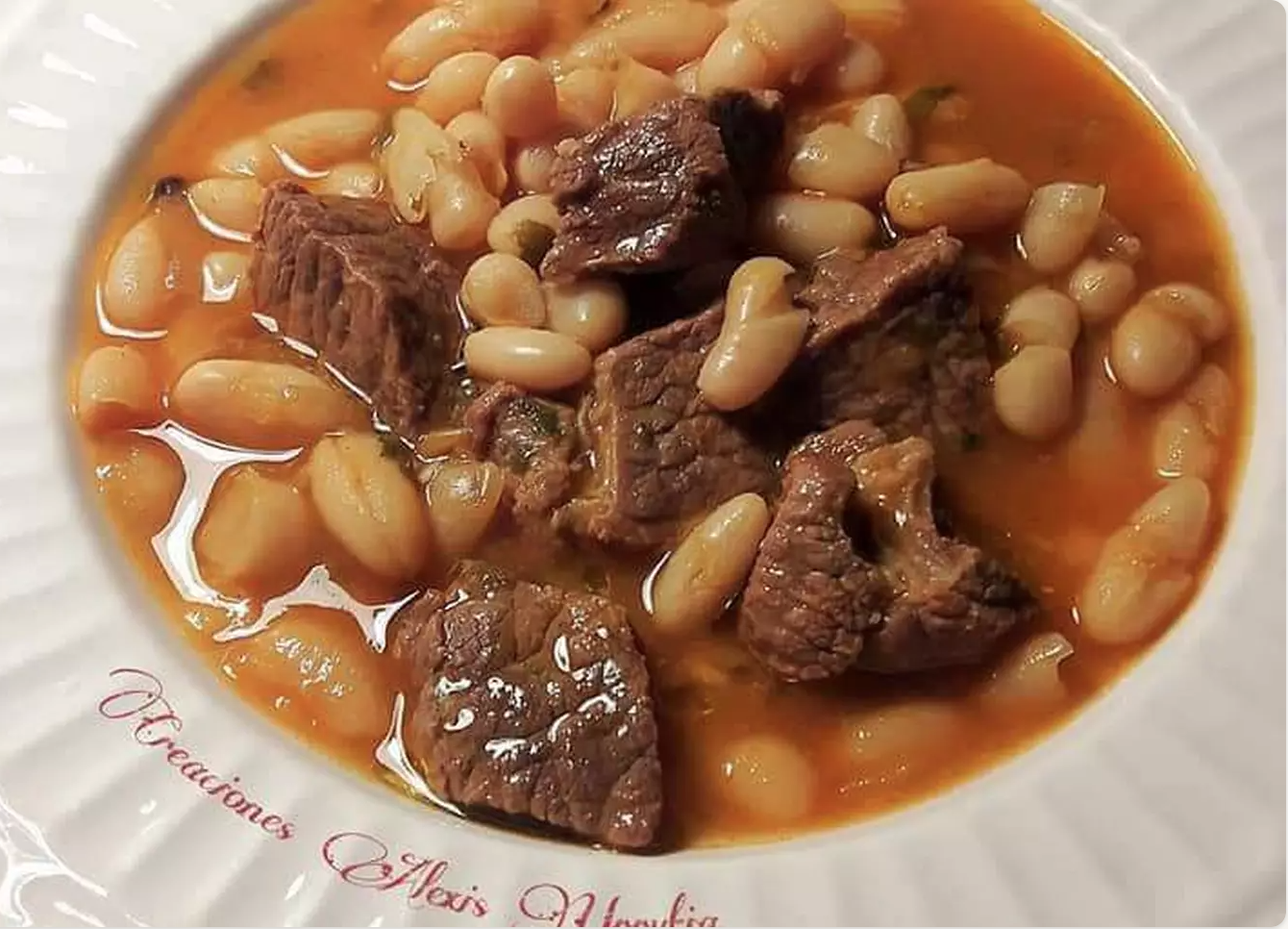 Ensalada de pimientos asados atún y huevo con alubias con ternera